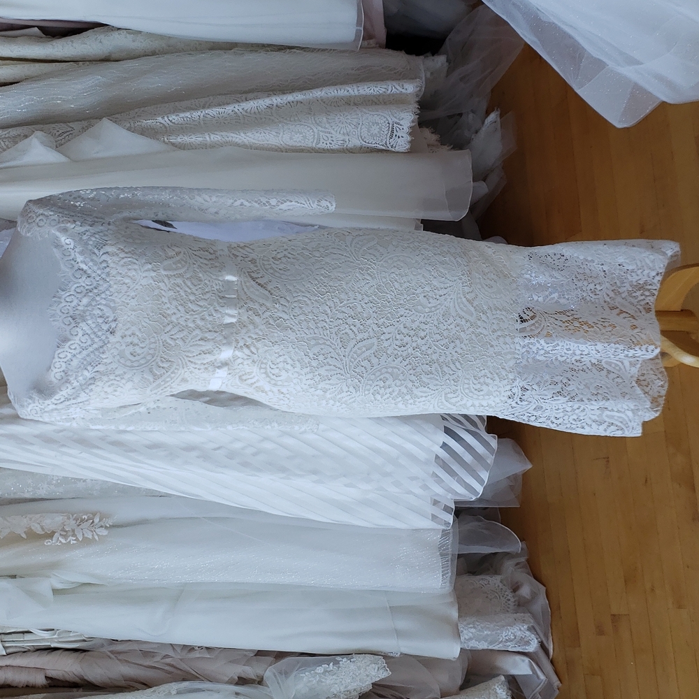 Little white dress with sleeves